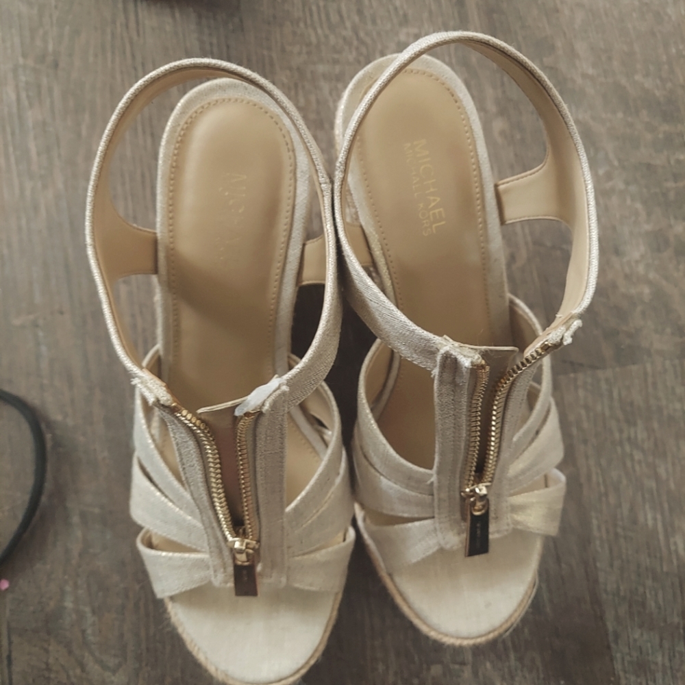 Gold wedges